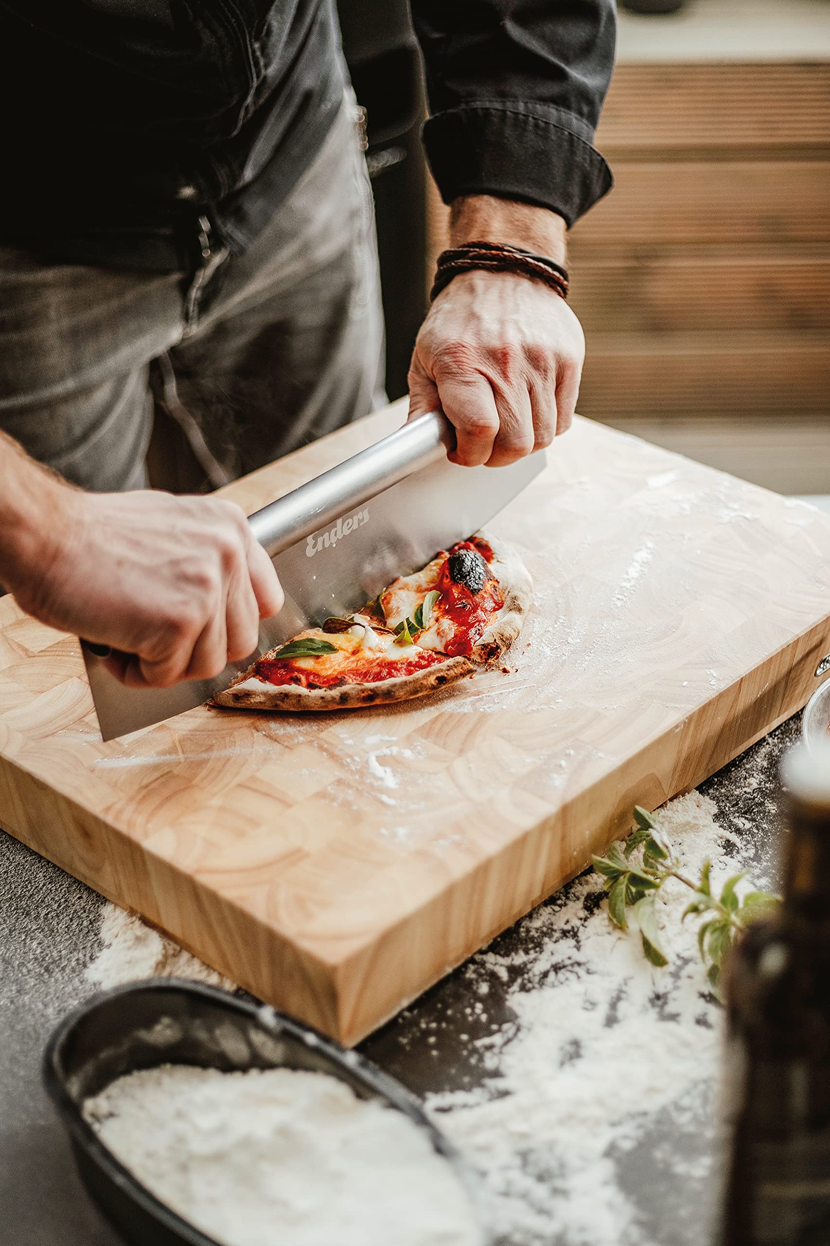 enders-8771-premium-pizzaschneider-edelstahl-35-5-cm-mit-schutzkappe image 3