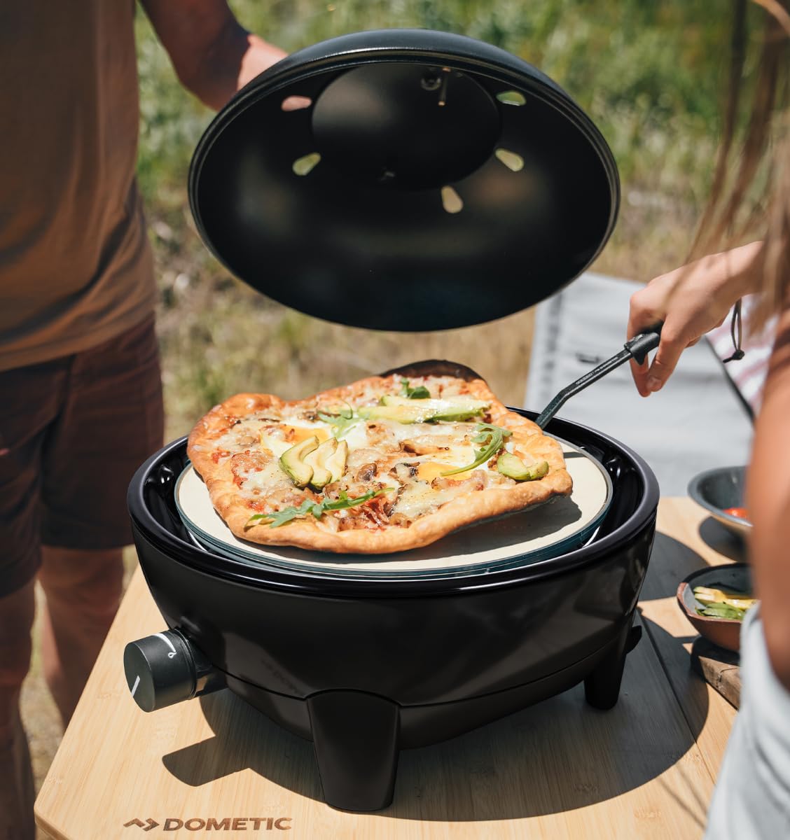 cadac-glamp-chef-40-tragbarer-gasgrill-50-mbar-mit-pizzastein-und-kaffeemaschine image 2