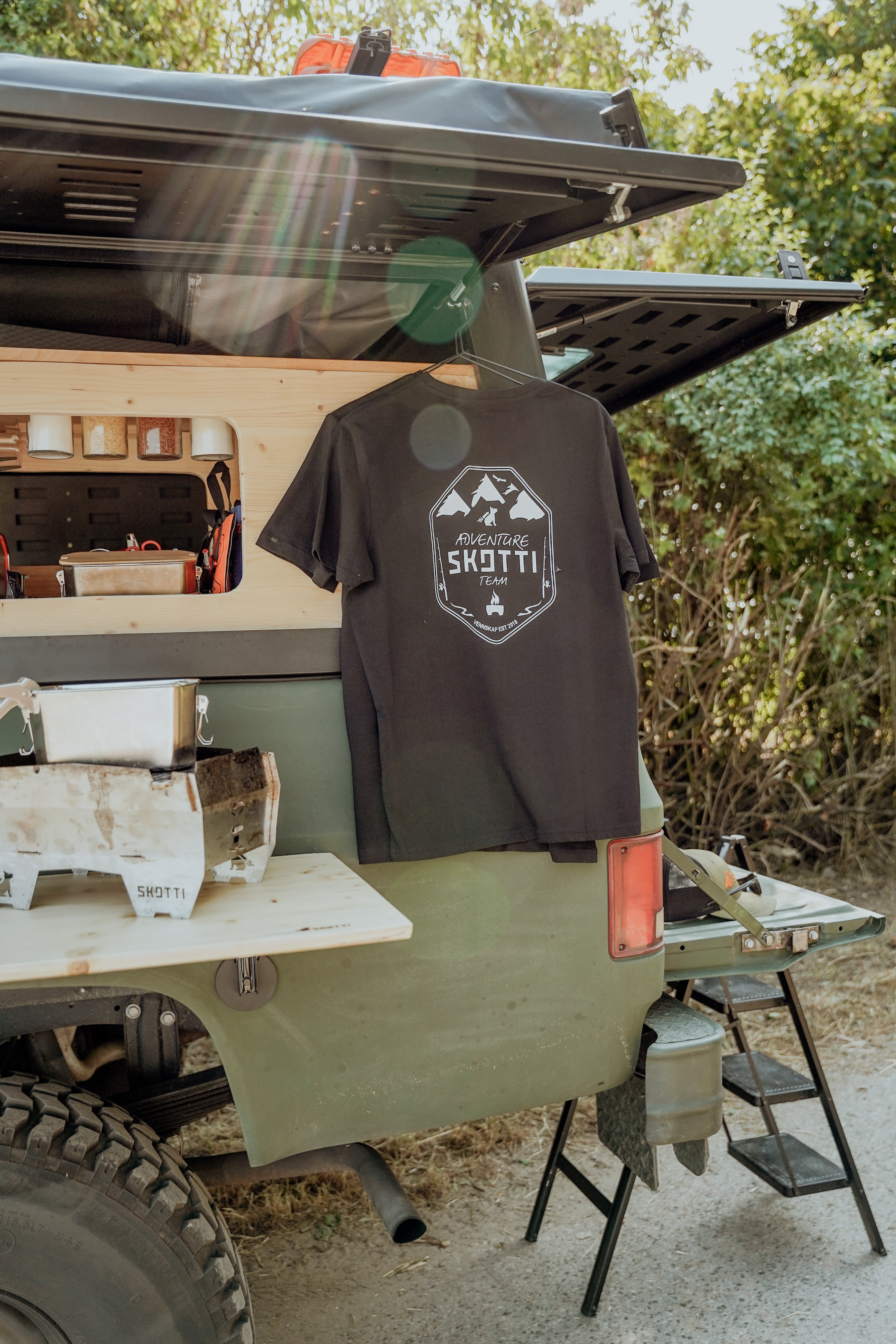 skotti-adventure-club-t-shirt-bio-baumwolle-mit-logo-und-r-ckenprint-wei image 7